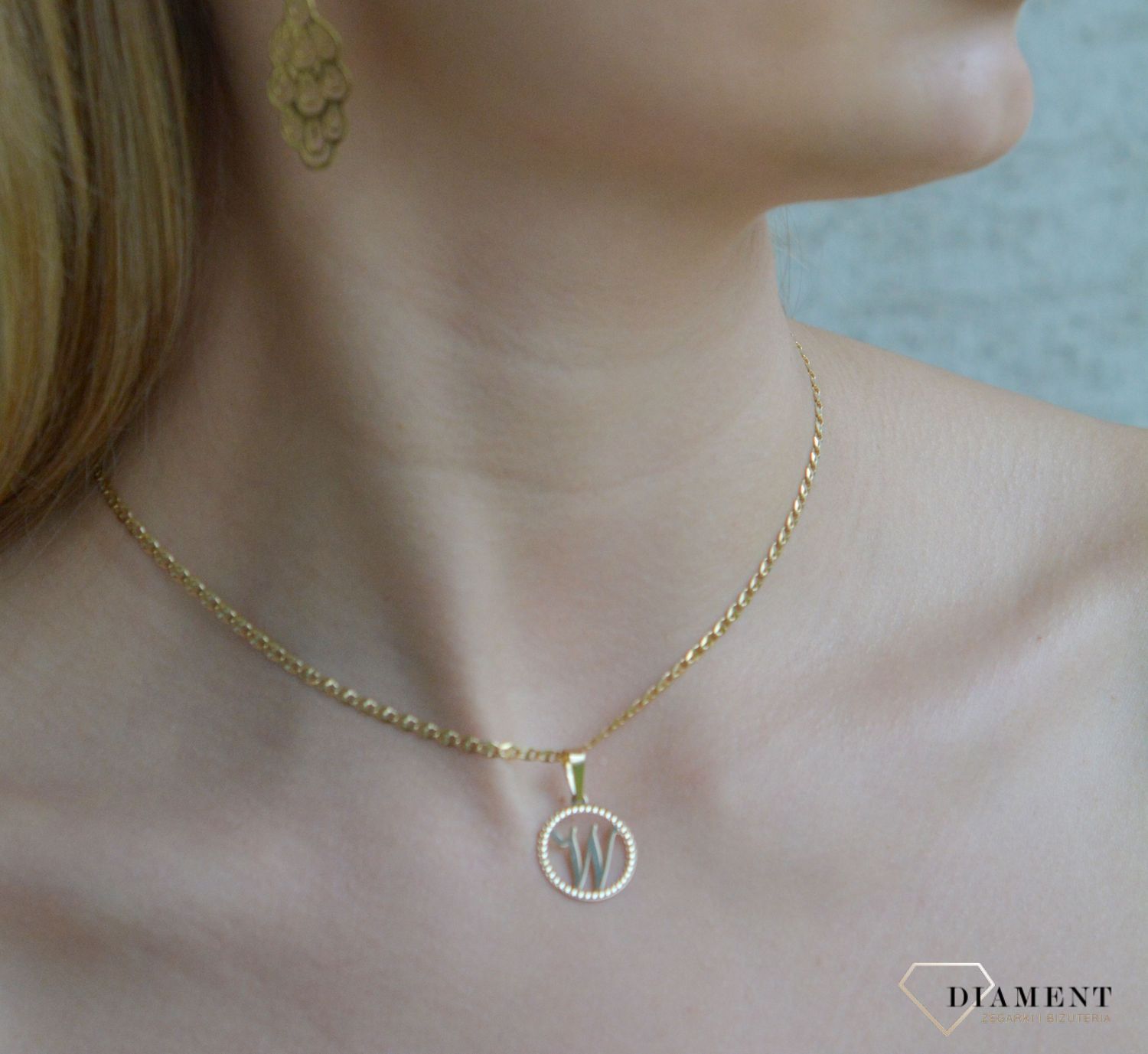 Złota zawieszka damska 585 literka W w kółku ZA 5631W.jpg